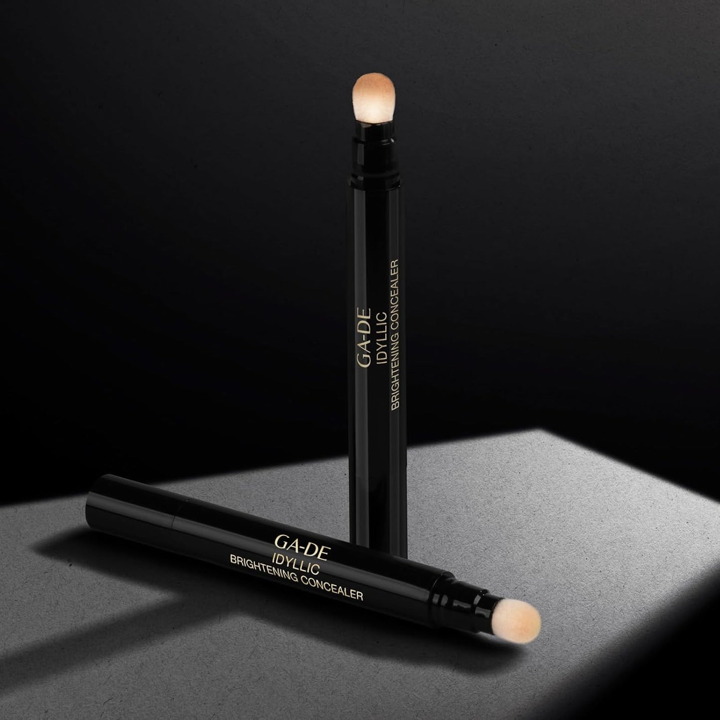 Idyllic Brightening Concealer, 34 - Concealer for Dark Circles - Erases Signs of Fatigue, Reduces Puffiness - Effortless Blend - 0.11 oz